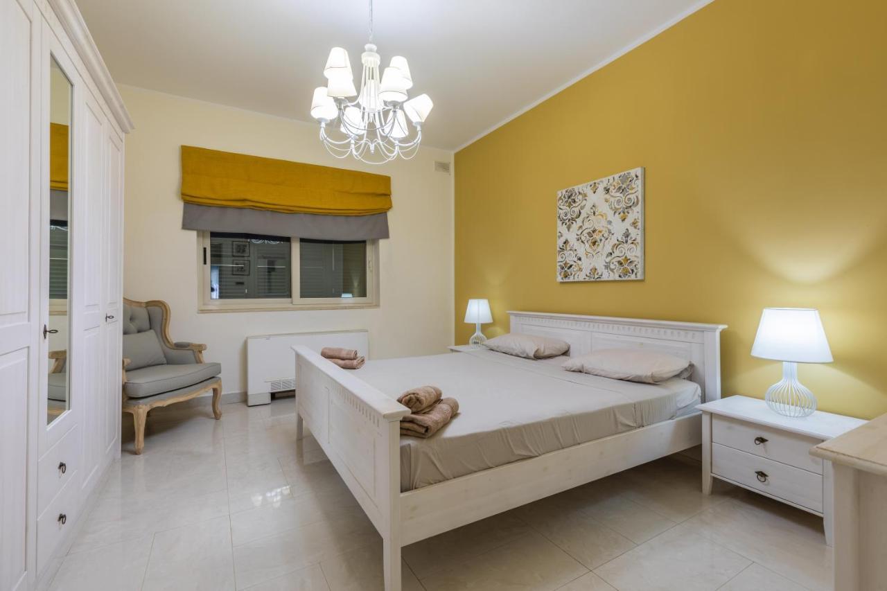 Villa Palma - Sunset Sea Views With Pool, Jacuzzi, Sauna And Games Room Mellieħa Exteriör bild