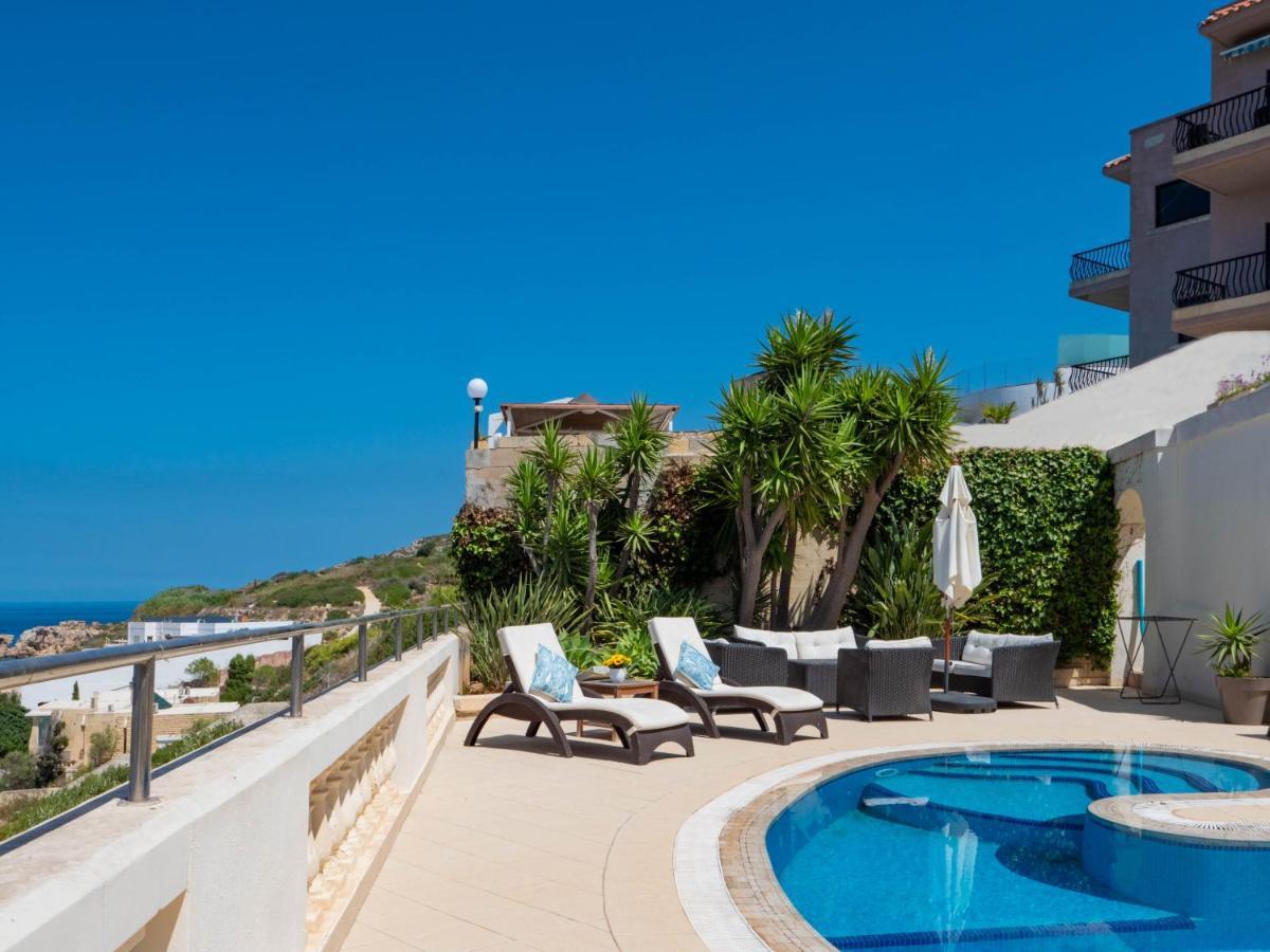 Villa Palma - Sunset Sea Views With Pool, Jacuzzi, Sauna And Games Room Mellieħa Exteriör bild