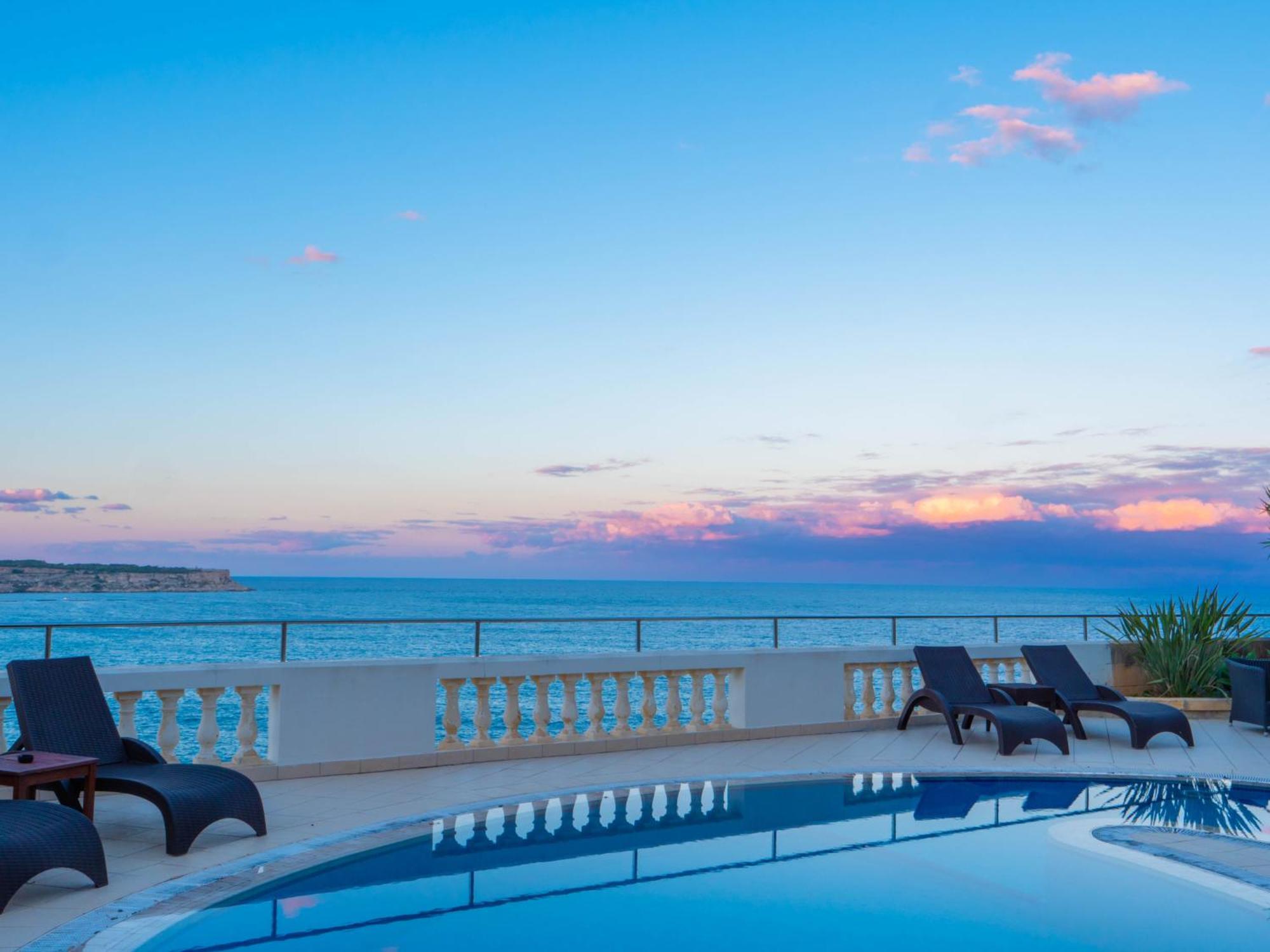 Villa Palma - Sunset Sea Views With Pool, Jacuzzi, Sauna And Games Room Mellieħa Exteriör bild