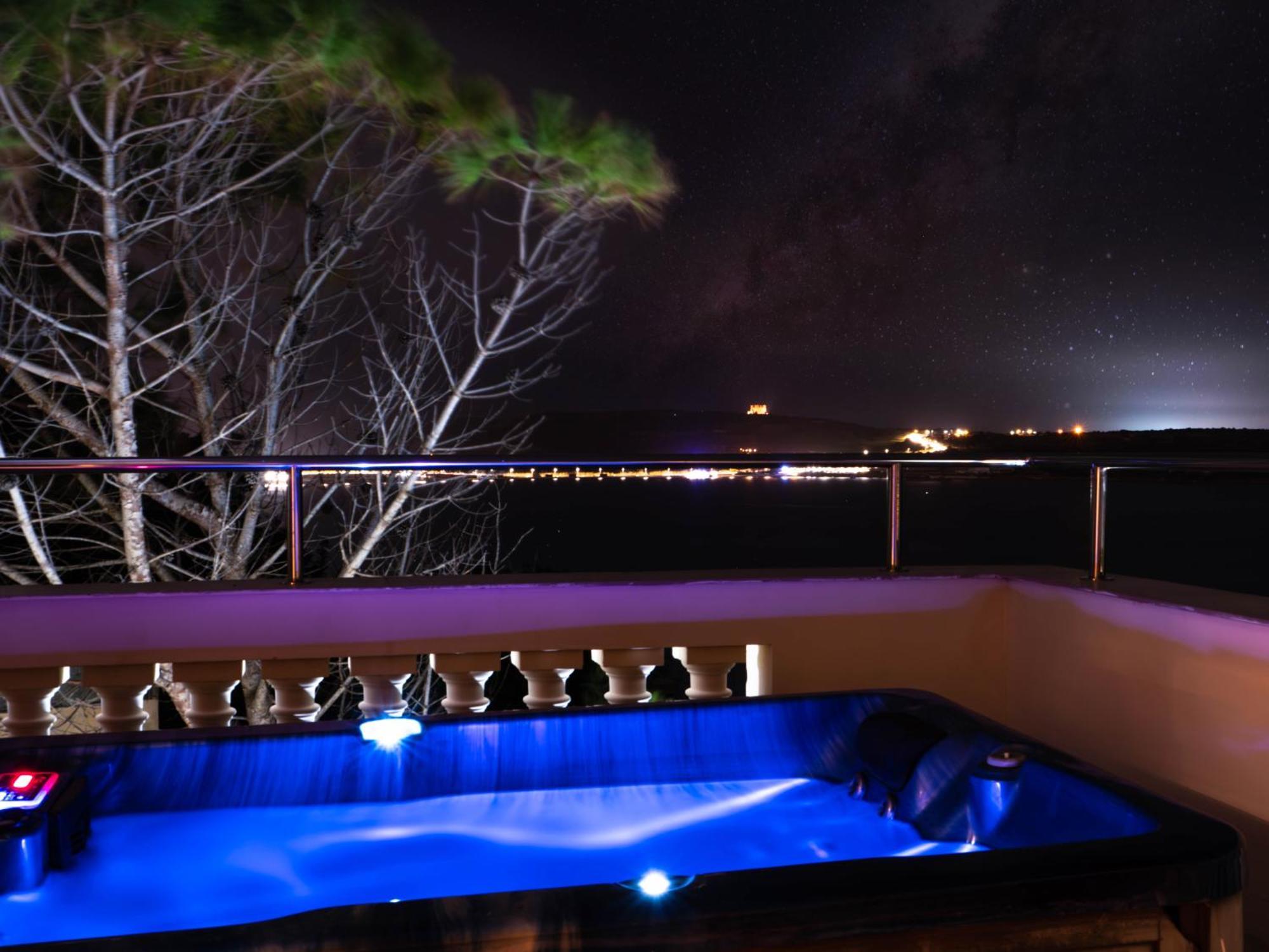 Villa Palma - Sunset Sea Views With Pool, Jacuzzi, Sauna And Games Room Mellieħa Exteriör bild