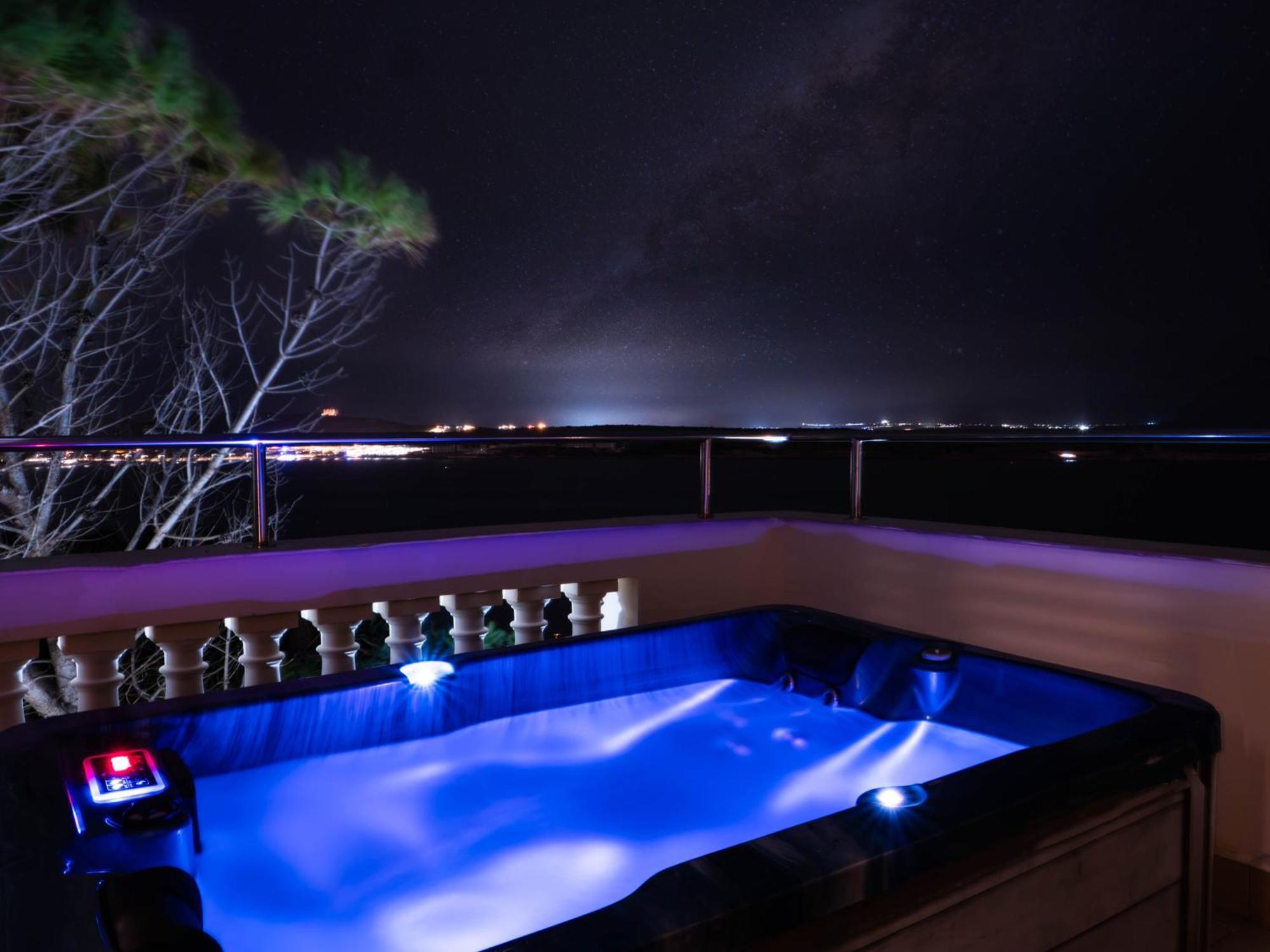 Villa Palma - Sunset Sea Views With Pool, Jacuzzi, Sauna And Games Room Mellieħa Exteriör bild