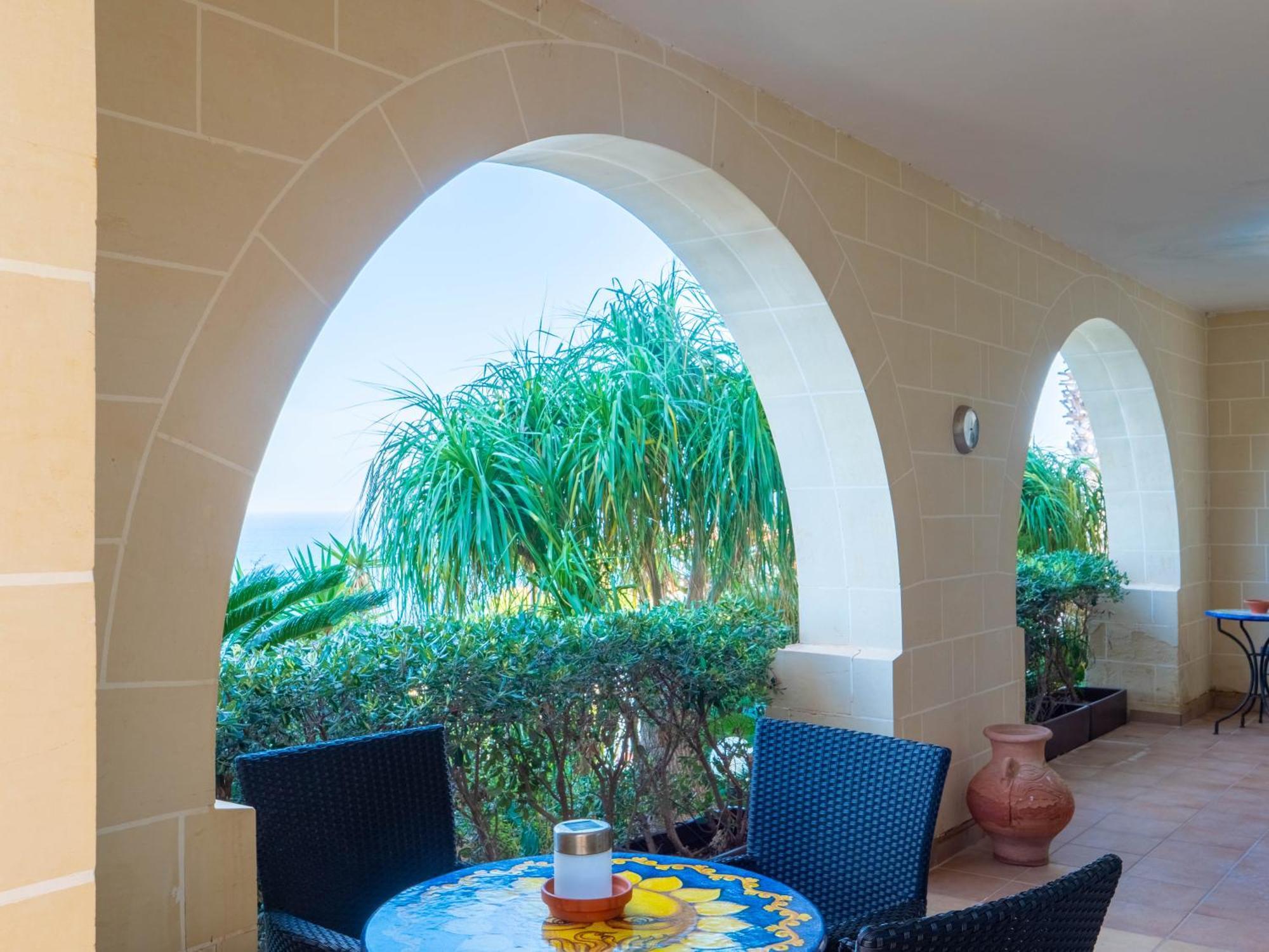 Villa Palma - Sunset Sea Views With Pool, Jacuzzi, Sauna And Games Room Mellieħa Exteriör bild